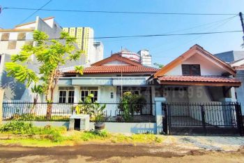 DISEWAKAN RUMAH SIAP HUNI TERAWAT, LOKASI STRATEGIS DEKAT KE RAYA MERR - BARUK