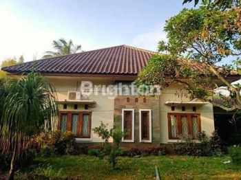 RUMAH MEWAH SIAP HUNI DENGAN HALAMAN LUAS - LAWANG