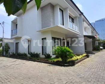 Rumah 2 Lantai Bagus di Kebagusan Jakarta Selatan