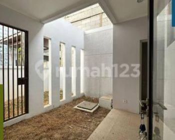 Toplah Rumah Hoek Di Podomoro Park Fashagriya Bandung 327P1