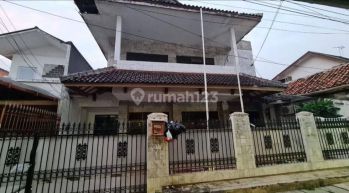 Rumah 2 Lantai Dekat Area Perkantoran Kwitang Senen