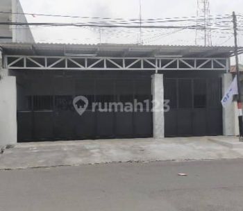 Disewakan Rumah 0 Jln Raya Cocok Untuk Usaha