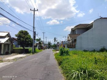 Jual Tanah Jogja, Dekat Pasar Gentan Lingkungan Kost Kostan