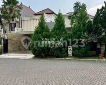 Rumah Modern Luxury Plus Private Pool di Villa Puncak Tidar Malang