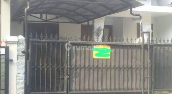 Disewakan Rumah Siap Huni nyaman dan asri lokasi strategis di Cluster Raffles