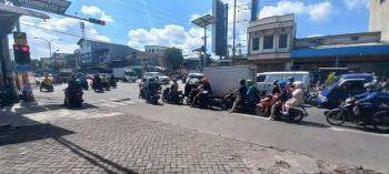 Ruko Raya Kapasan Strategis, Komersial Area