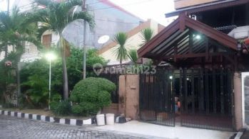 Dijual Rumah 2 Lantai di Jl. Prapen Indah, Tenggilis Mejoyo