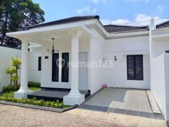 Rumah Cantik Modern Strategis Jalan Godean barat Unisa 15 menit Kota