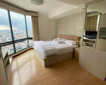 Disewakan Apartemen Taman Anggrek Pusat Kota 3 BR Furnished