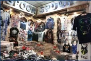 di Pusat grosir metro tanah abang Jl. K.H Wahid Hasyim Kel. Kebon kacang Kec. 10