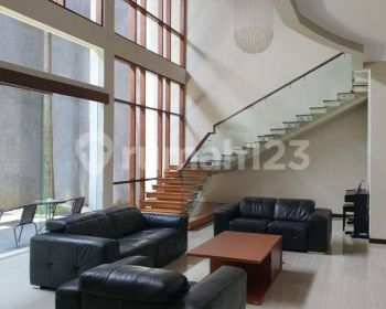 Rumah Mewah Kuta Kencana Singgasana Pradana