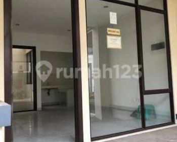 Disewa Rumah Lavon Swan City 2 Lantai Tangerang