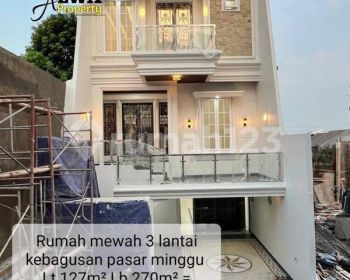 Di jual rumah 3lantai  dalam cluster