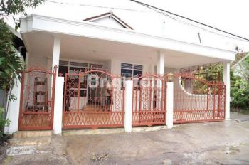 RUMAH KOS DEKAT AKPELNI SEMARANG