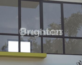 RUKO BARU SIAP PAKAI COCOK UNTUK USAHA LOKASI SANGAT STRATEGIS DEKAT TARUMAJAYA