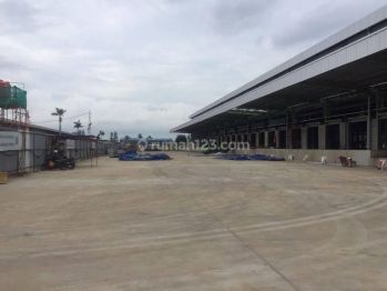 Gudang Loading Dock di Daan Mogot Bangunan Baru Bebas Banjir