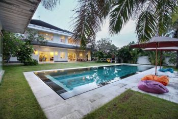 LUXURY VILLA UMALAS VIEW SAWAH FULL FURNISH