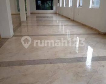 Gedung 4 Lantai di Sayap Setiabudi - Lokasi Strategis Cocok Untuk Kantor / Usaha