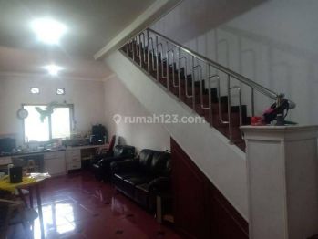 Rumah Dijual Plus Kosan Nyaman Lokasi di Setra Wangi