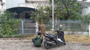 Rumah Hitung Tanah Kutisari Indah, Butuh Cepat Laku, Dekat Petra