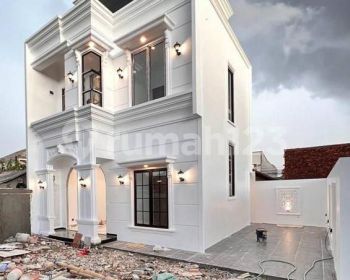 Rumah Mewah 2 lantai  Harga Murah Pinggir jalan Beji Depok Akses Top