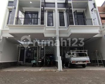 Rumah Mewah Baru American Clasic 3 Lantai DiJagakarsa Jakarta Selatan