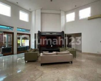 Rumah Mewah Bersih,siap Huni Di Menteng