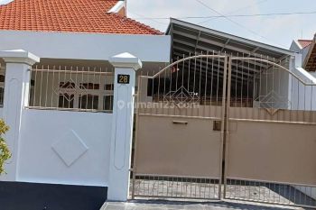Rumah siap huni 1 lantai seperti baru habis selesei renov cocok utk tempat atau