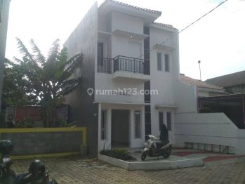 Rumah 2 Lt di Sukmajaya Depok, Murah Strategis Dkt Stasiun Depok
