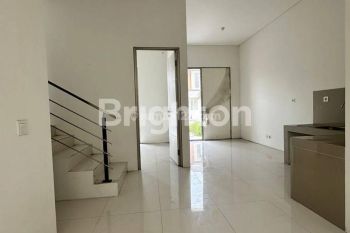 RUMAH BARU DI GREENLAND GARBERA MENGANTI GRESIK