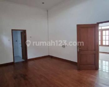 Disewakan Rumah Menteng Pinggir Jalan Cocok Untuk Kantor