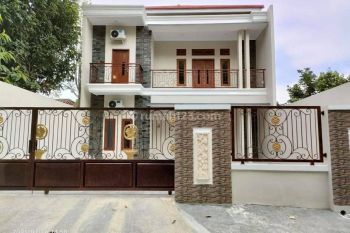 Rumah mewah Maguwoharjo dekat Sheraton