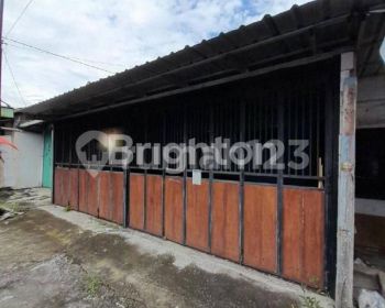 JEBRES, SURAKARTA, RUMAH UKURAN STANDAR, HALAMAN LUAS, AKSES JALAN 2 ARAH, KOTA,