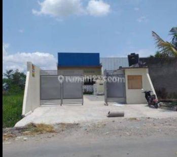 Gudang di area industri