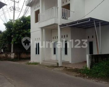 Rumah Dua Lantai Siap Huni Harga di Bawah Pasaran