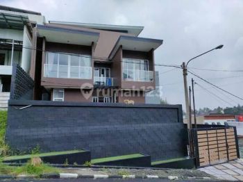 Dijual Rumah Modern Mewah di Setiabudi Bandung Kota Siap Huni