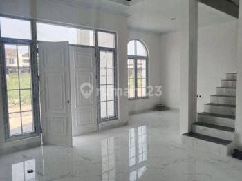 Rumah desain American clasik di klapa dua wetan, murah strategis