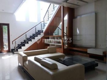 RUMAH MODERN FULL FURNISH SINGGASANA PRADANA