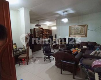 Di jual rumah besar di mainroad kopo