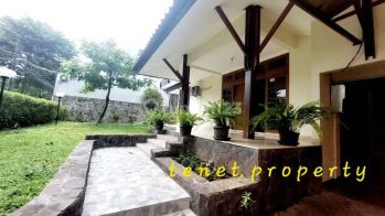 Disewakan Rumah mewah fully furnish di Kuningan Jakarta.