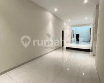 Rumah Baru Renovasi SHM Akses Jalan 2 Mobil di Taman Holis Indah Bandung