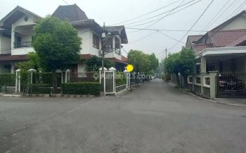 Rumah 2lantai hook bagus strategis di taman galaxy