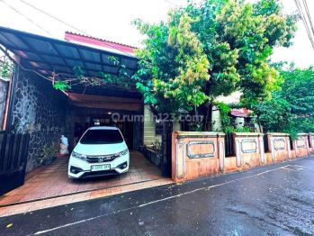 Rumah Dekat Sekolah Lazuardi di Jl H Rosyid Cinere