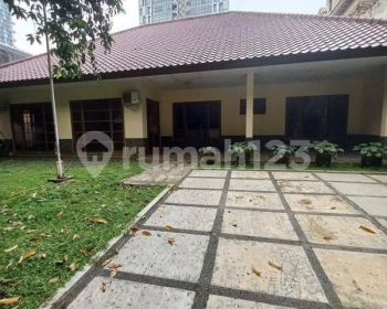 Disewakan Rumah 1 Lantai Area Senopati Cocok Untuk Kantor