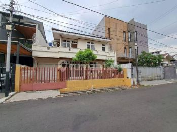 Rumah Unfurnished Butuh Renovasi Shm - Sertifikat Hak Milik di Jln Alam Segar ,