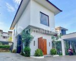 thumbnail-rumah-modern-tropical-2-lantai-lahan-parkir-luas-0