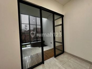 Di sewakan rumah Lux keren pisan di taman Kopo indah 1