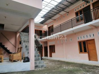 Kost 2,5 Lantai, 15 Kamar, Dijual Murah, Dekat Jogja Bay Maguwoharjo