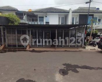 Rumah Luas 2 Lantai Semi Furnished Disewakan di Taman Modern Cakung Jakarta
