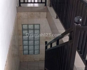 Dijual/Disewa Ruko Siap Huni  di Gatot Subroto mainroad, Gatot Subroto